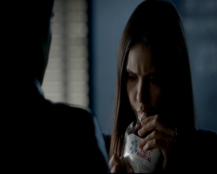 VampireDiariesWorld-dot-org_4x08WellAlwaysHaveBourbonStreet0394.jpg