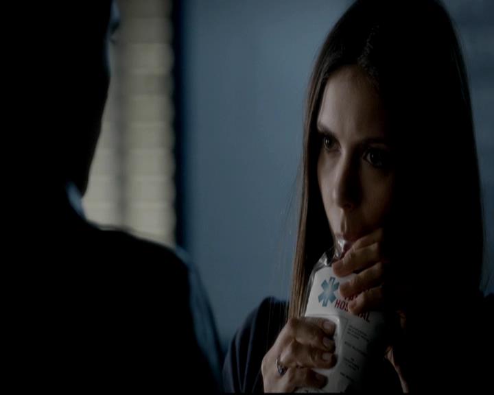 VampireDiariesWorld-dot-org_4x08WellAlwaysHaveBourbonStreet0399.jpg