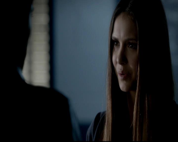 VampireDiariesWorld-dot-org_4x08WellAlwaysHaveBourbonStreet0424.jpg