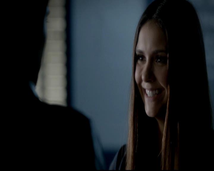 VampireDiariesWorld-dot-org_4x08WellAlwaysHaveBourbonStreet0427.jpg