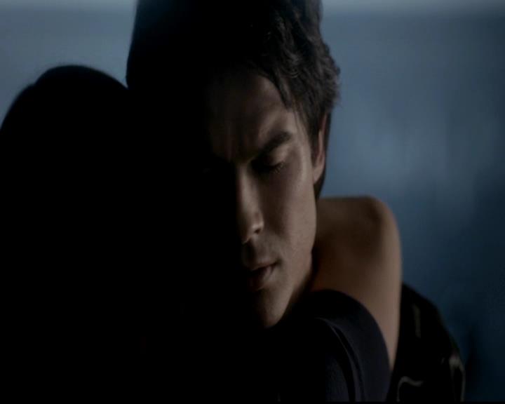 VampireDiariesWorld-dot-org_4x08WellAlwaysHaveBourbonStreet0431.jpg