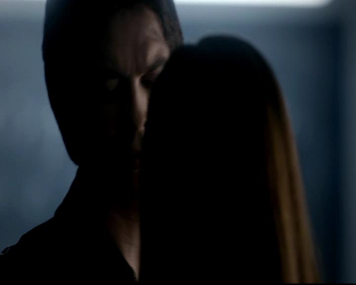 VampireDiariesWorld-dot-org_4x08WellAlwaysHaveBourbonStreet0432.jpg