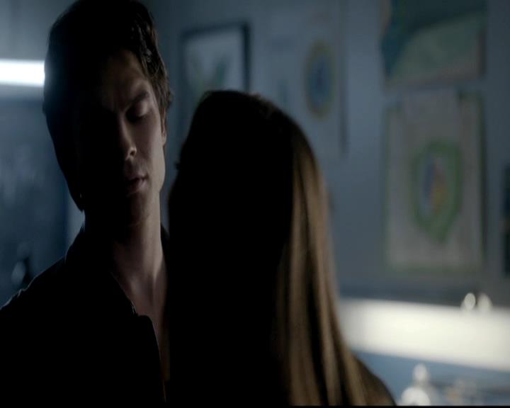 VampireDiariesWorld-dot-org_4x08WellAlwaysHaveBourbonStreet0436.jpg