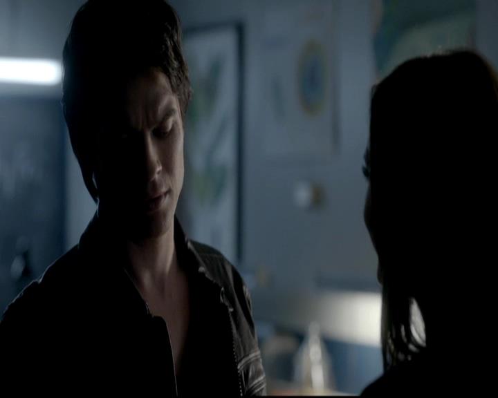 VampireDiariesWorld-dot-org_4x08WellAlwaysHaveBourbonStreet0437.jpg