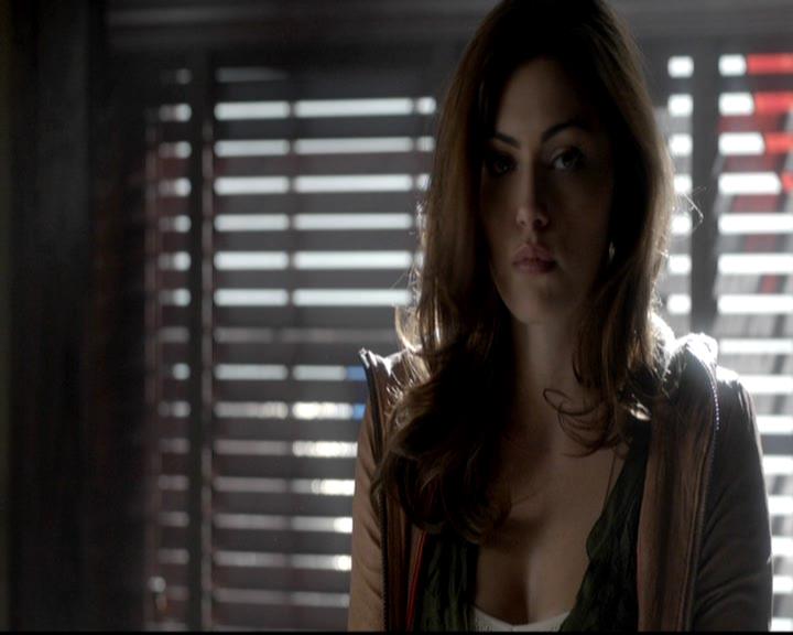 VampireDiariesWorld-dot-org_4x08WellAlwaysHaveBourbonStreet0454.jpg