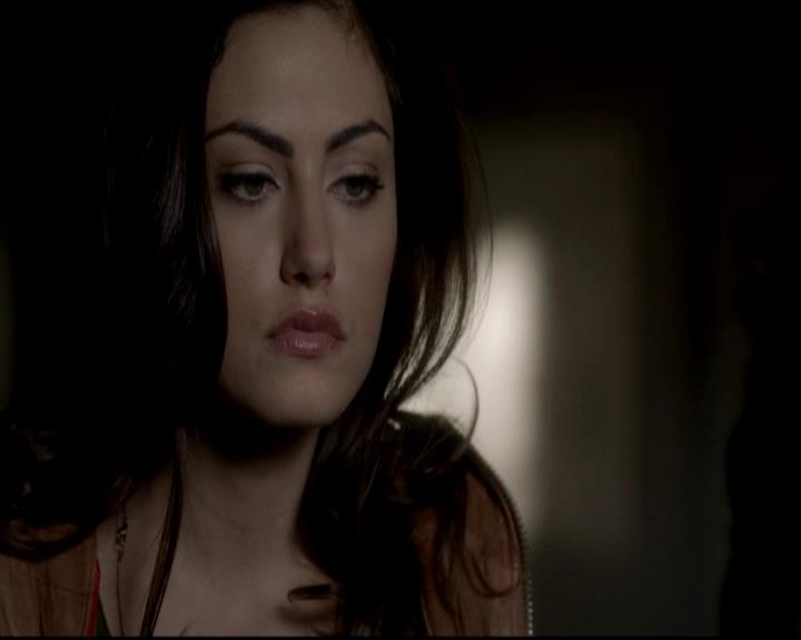 VampireDiariesWorld-dot-org_4x08WellAlwaysHaveBourbonStreet0460.jpg