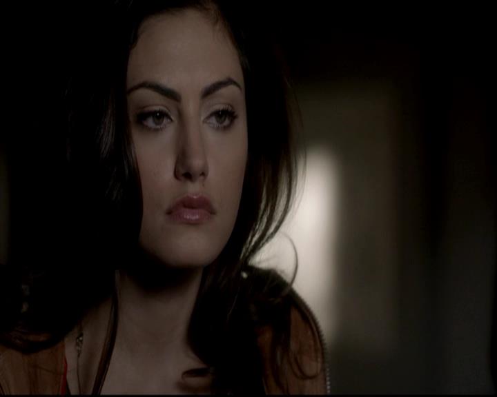 VampireDiariesWorld-dot-org_4x08WellAlwaysHaveBourbonStreet0461.jpg