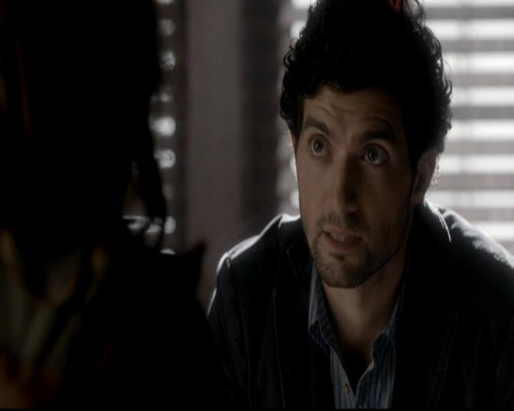 VampireDiariesWorld-dot-org_4x08WellAlwaysHaveBourbonStreet0462.jpg