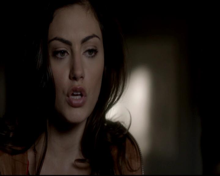 VampireDiariesWorld-dot-org_4x08WellAlwaysHaveBourbonStreet0465.jpg