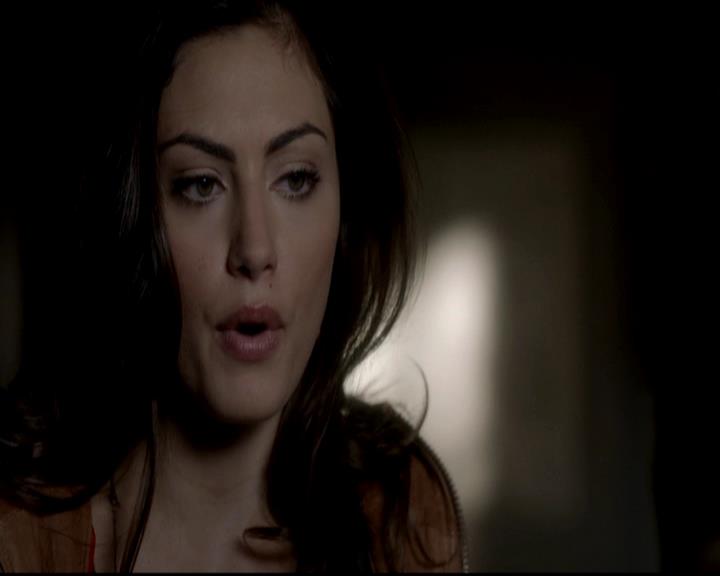 VampireDiariesWorld-dot-org_4x08WellAlwaysHaveBourbonStreet0466.jpg