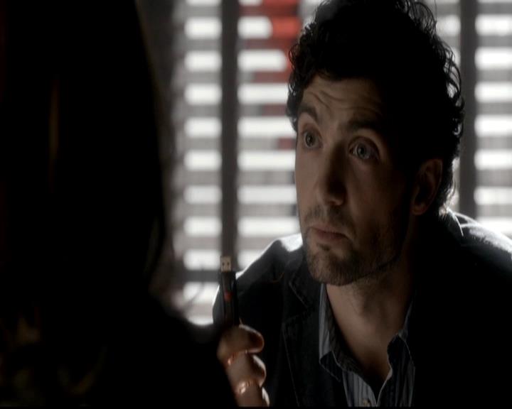 VampireDiariesWorld-dot-org_4x08WellAlwaysHaveBourbonStreet0478.jpg