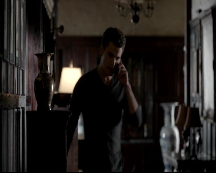 VampireDiariesWorld-dot-org_4x08WellAlwaysHaveBourbonStreet0481.jpg