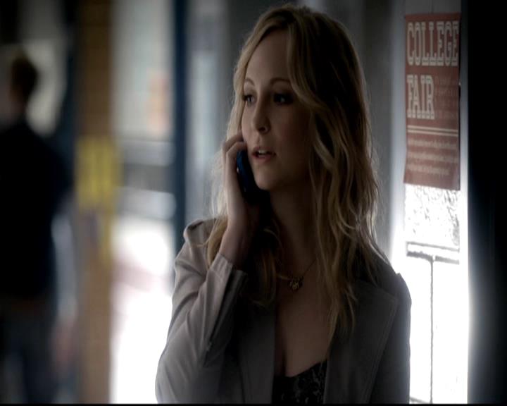 VampireDiariesWorld-dot-org_4x08WellAlwaysHaveBourbonStreet0483.jpg