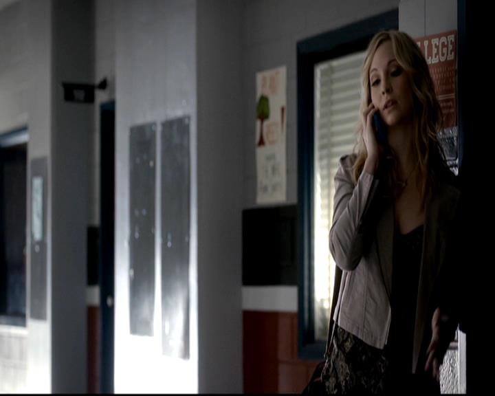 VampireDiariesWorld-dot-org_4x08WellAlwaysHaveBourbonStreet0485.jpg