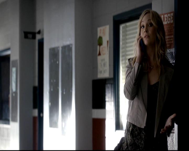 VampireDiariesWorld-dot-org_4x08WellAlwaysHaveBourbonStreet0486.jpg