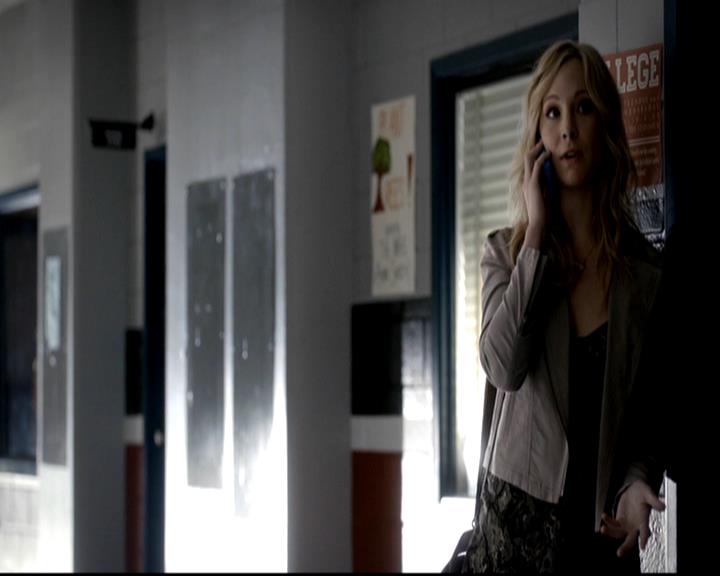 VampireDiariesWorld-dot-org_4x08WellAlwaysHaveBourbonStreet0487.jpg