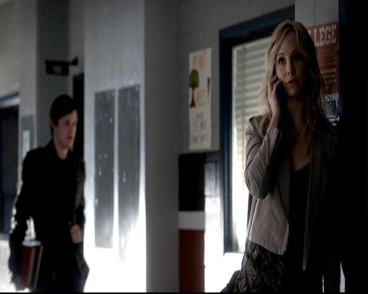 VampireDiariesWorld-dot-org_4x08WellAlwaysHaveBourbonStreet0488.jpg