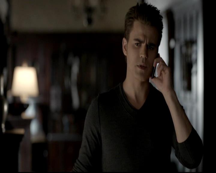 VampireDiariesWorld-dot-org_4x08WellAlwaysHaveBourbonStreet0493.jpg