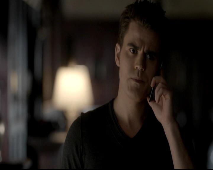 VampireDiariesWorld-dot-org_4x08WellAlwaysHaveBourbonStreet0499.jpg