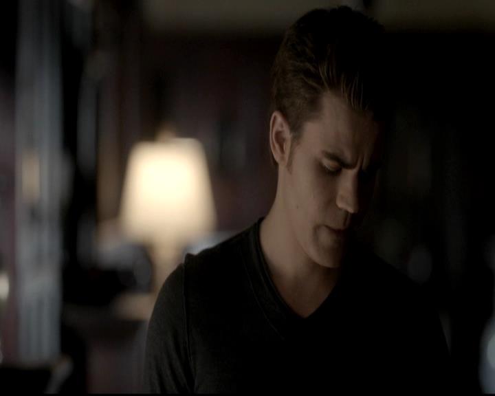 VampireDiariesWorld-dot-org_4x08WellAlwaysHaveBourbonStreet0500.jpg