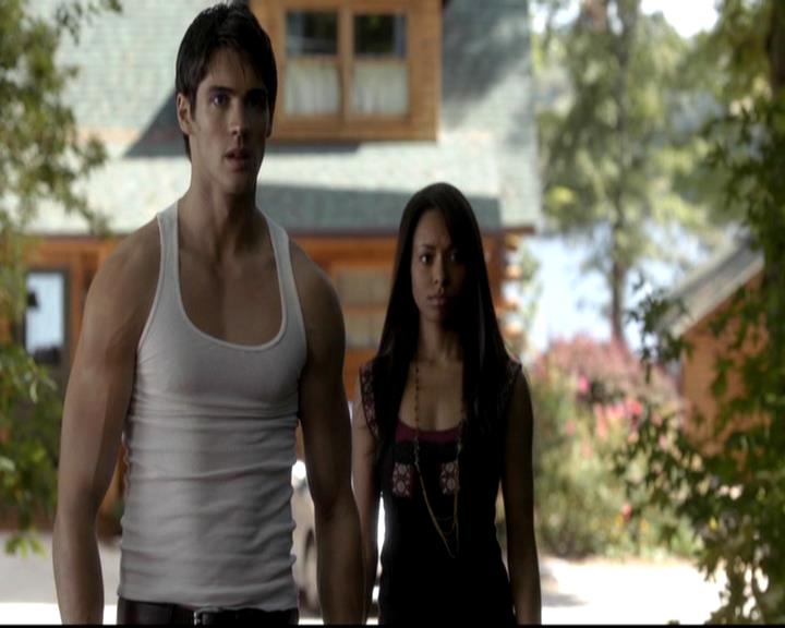 VampireDiariesWorld-dot-org_4x09OComeAllYeFaithful0339.jpg