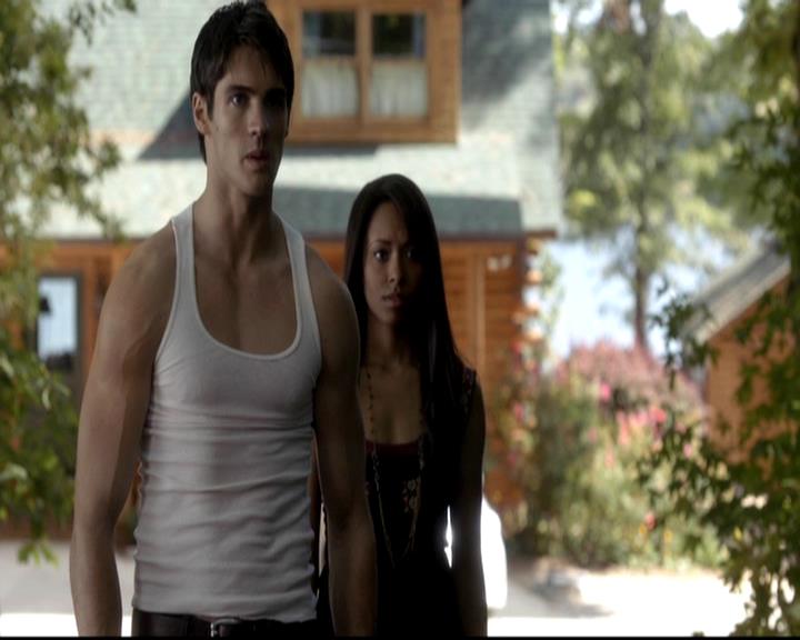 VampireDiariesWorld-dot-org_4x09OComeAllYeFaithful0340.jpg