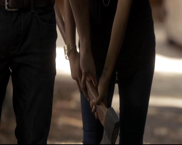 VampireDiariesWorld-dot-org_4x09OComeAllYeFaithful0355.jpg