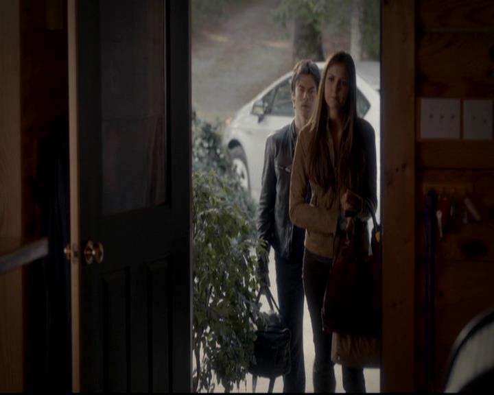 VampireDiariesWorld-dot-org_4x09OComeAllYeFaithful0381.jpg