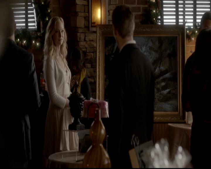 VampireDiariesWorld-dot-org_4x09OComeAllYeFaithful0513.jpg