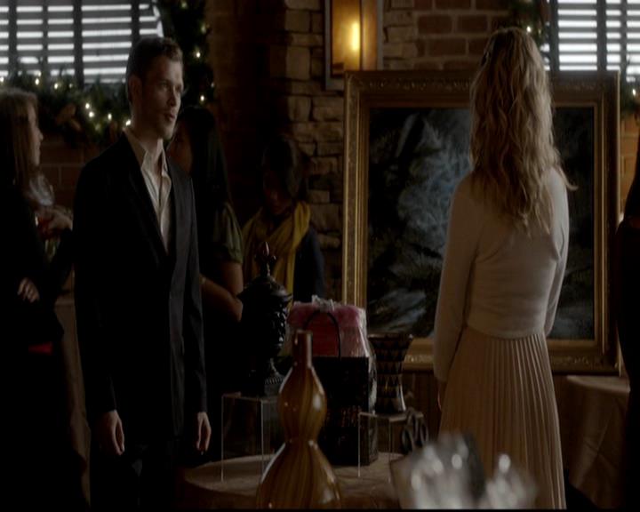 VampireDiariesWorld-dot-org_4x09OComeAllYeFaithful0519.jpg