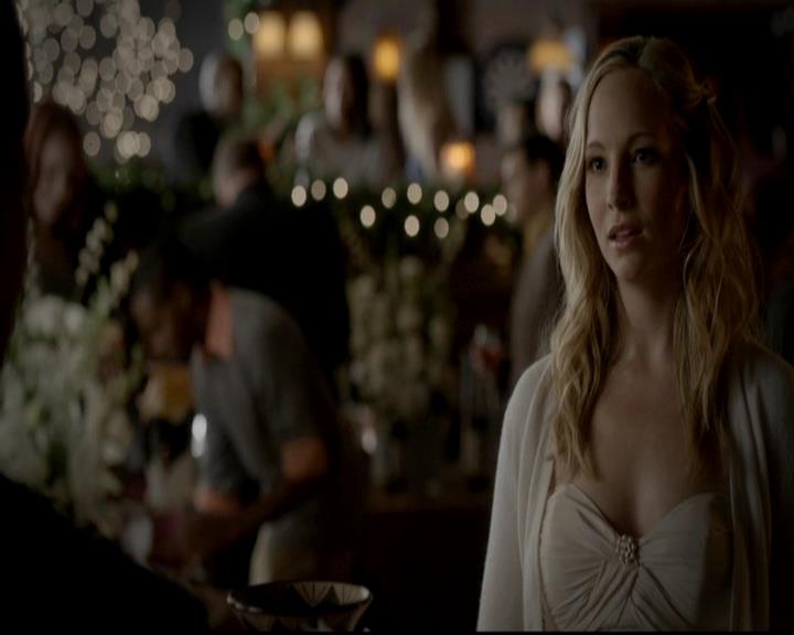 VampireDiariesWorld-dot-org_4x09OComeAllYeFaithful0522.jpg