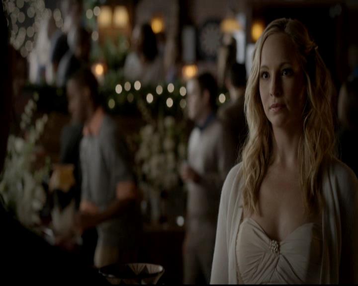 VampireDiariesWorld-dot-org_4x09OComeAllYeFaithful0525.jpg