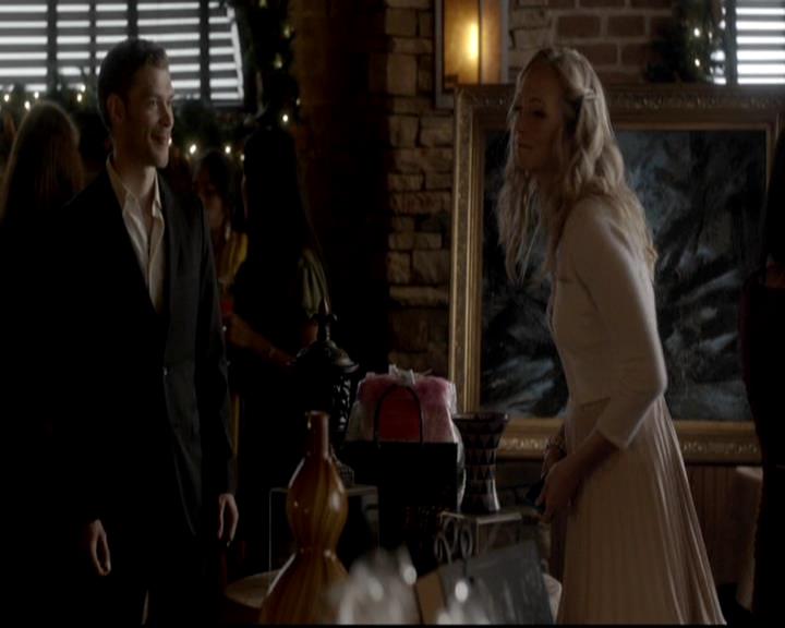 VampireDiariesWorld-dot-org_4x09OComeAllYeFaithful0531.jpg