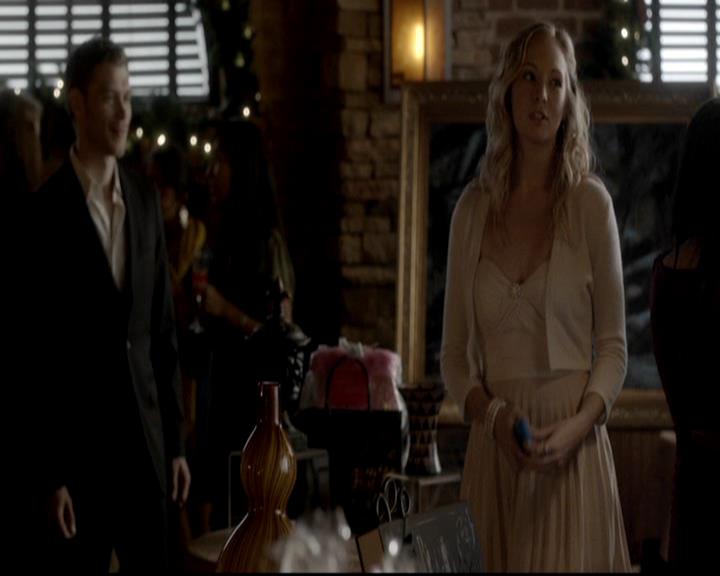 VampireDiariesWorld-dot-org_4x09OComeAllYeFaithful0532.jpg