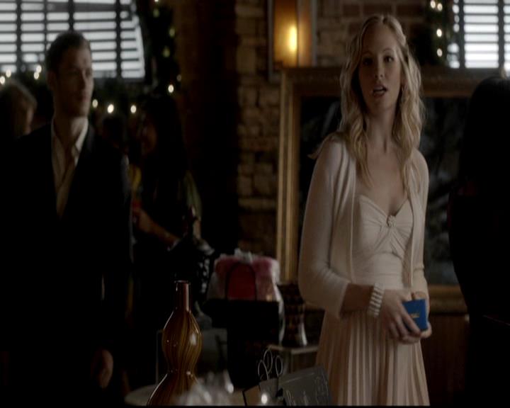 VampireDiariesWorld-dot-org_4x09OComeAllYeFaithful0533.jpg