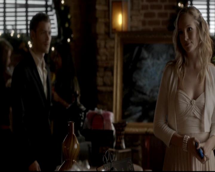 VampireDiariesWorld-dot-org_4x09OComeAllYeFaithful0534.jpg