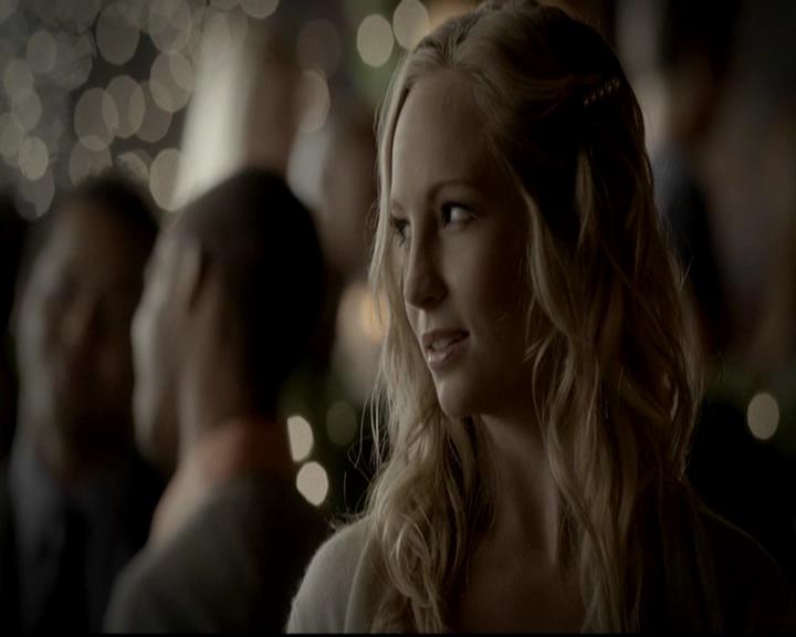 VampireDiariesWorld-dot-org_4x09OComeAllYeFaithful0557.jpg