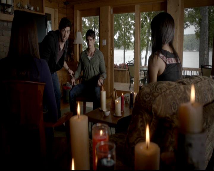 VampireDiariesWorld-dot-org_4x09OComeAllYeFaithful0644.jpg