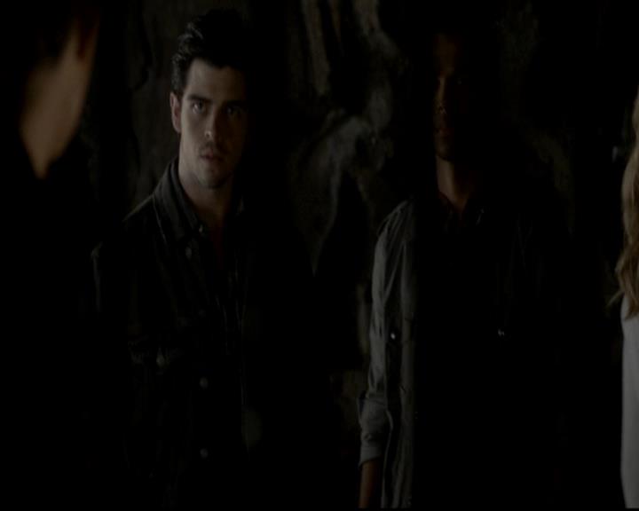 VampireDiariesWorld-dot-org_4x09OComeAllYeFaithful1180.jpg