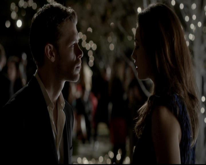 VampireDiariesWorld-dot-org_4x09OComeAllYeFaithful1504.jpg