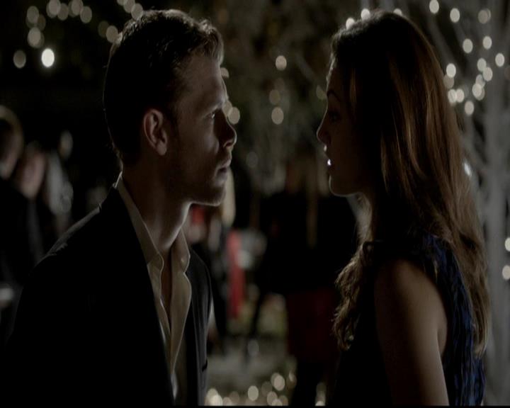 VampireDiariesWorld-dot-org_4x09OComeAllYeFaithful1505.jpg