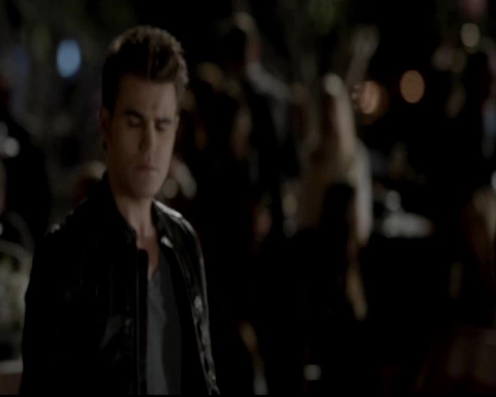 VampireDiariesWorld-dot-org_4x09OComeAllYeFaithful1506.jpg