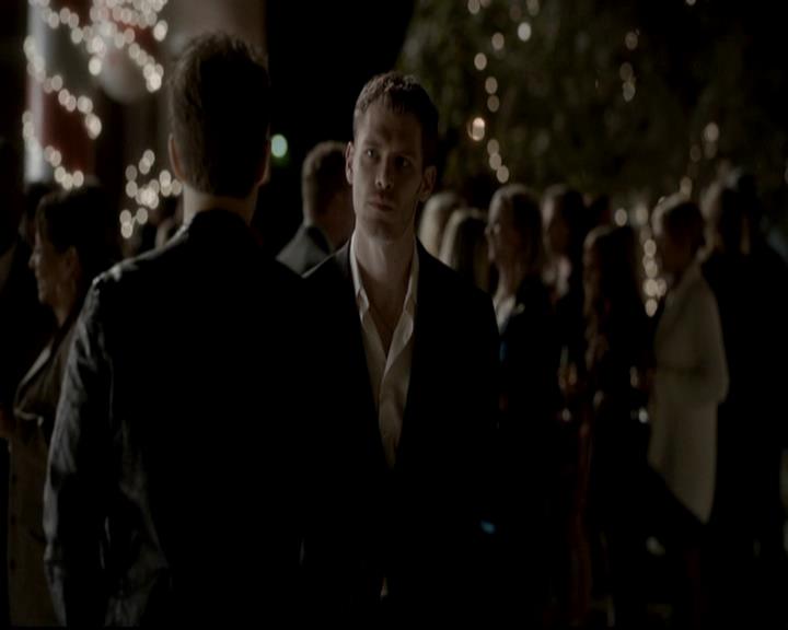 VampireDiariesWorld-dot-org_4x09OComeAllYeFaithful1516.jpg