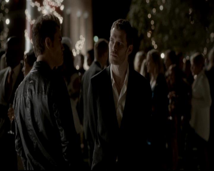 VampireDiariesWorld-dot-org_4x09OComeAllYeFaithful1517.jpg