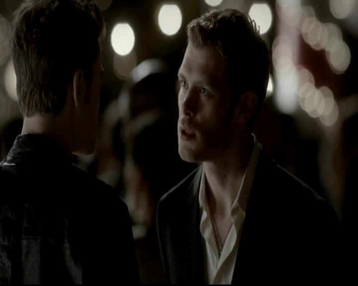 VampireDiariesWorld-dot-org_4x09OComeAllYeFaithful1522.jpg