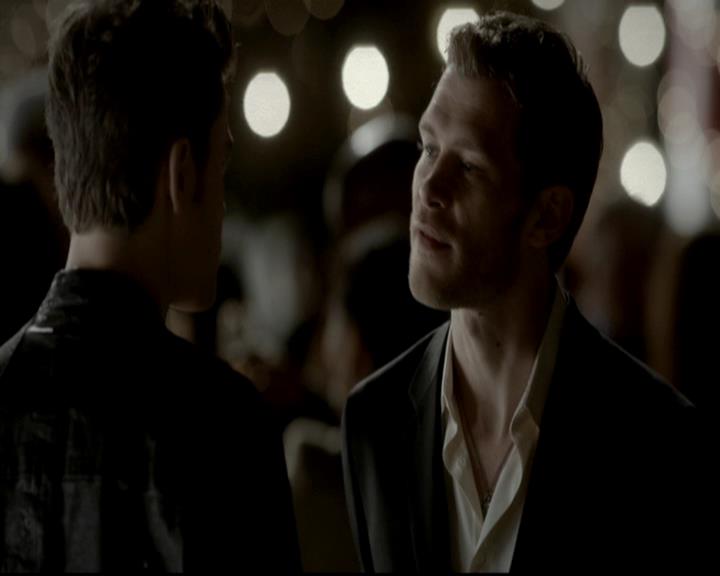 VampireDiariesWorld-dot-org_4x09OComeAllYeFaithful1524.jpg