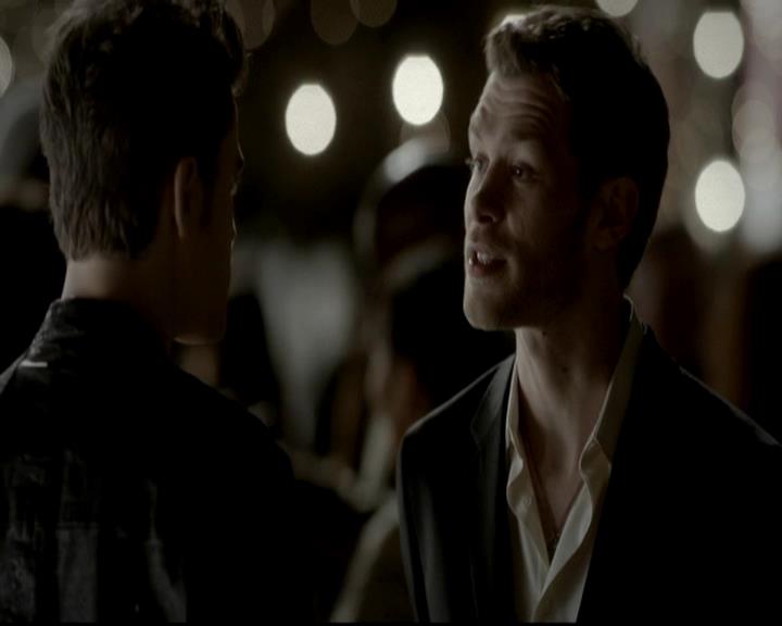 VampireDiariesWorld-dot-org_4x09OComeAllYeFaithful1525.jpg