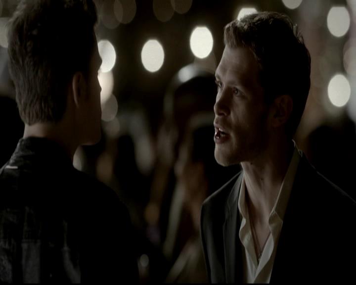 VampireDiariesWorld-dot-org_4x09OComeAllYeFaithful1526.jpg