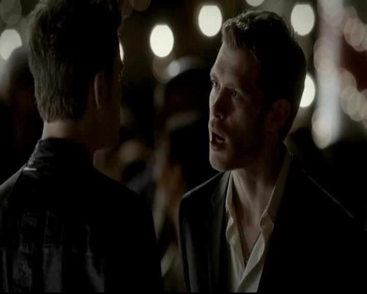 VampireDiariesWorld-dot-org_4x09OComeAllYeFaithful1537.jpg