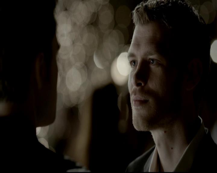 VampireDiariesWorld-dot-org_4x09OComeAllYeFaithful1552.jpg